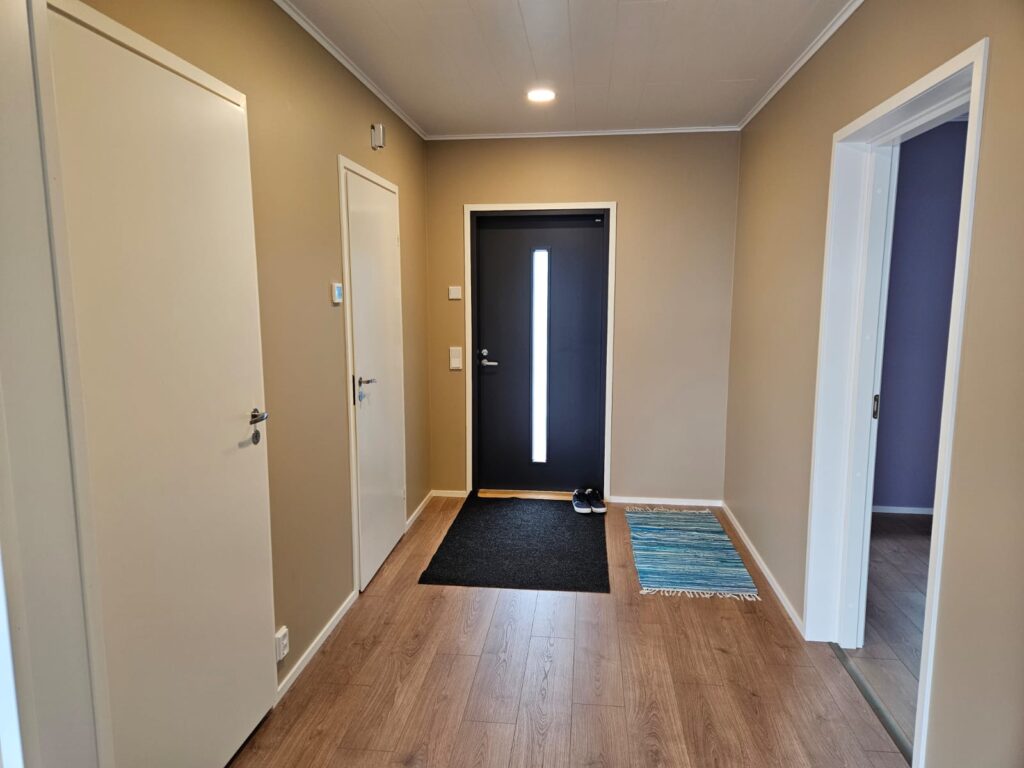 Kukkola 118 B eteinen