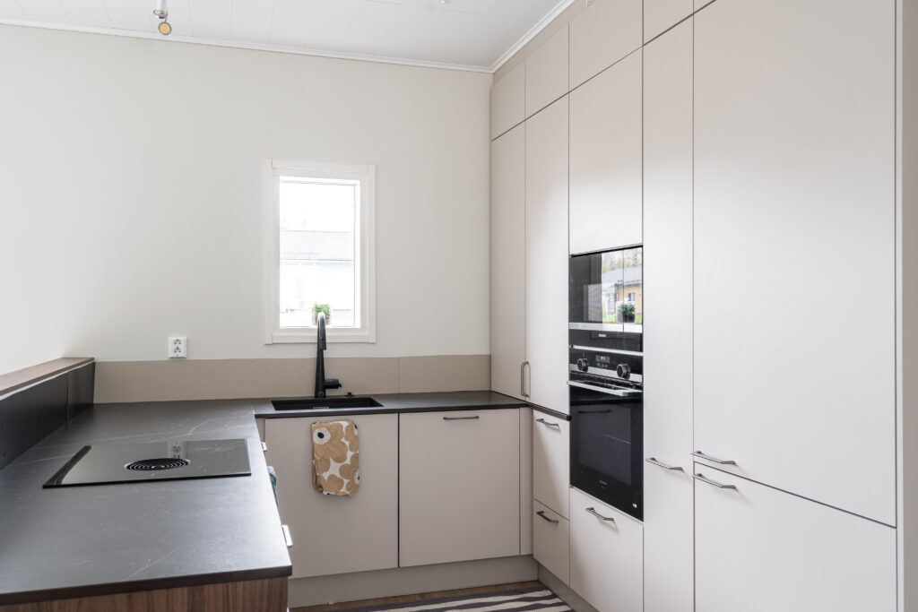 keittiö integroiduilla kodinkoneilla